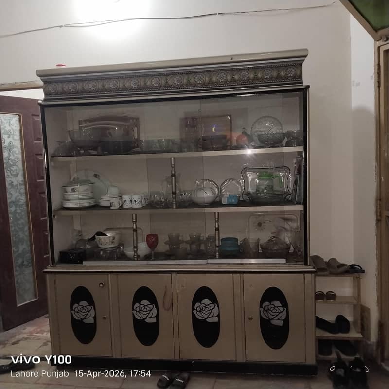 Dressing table and showcase 0