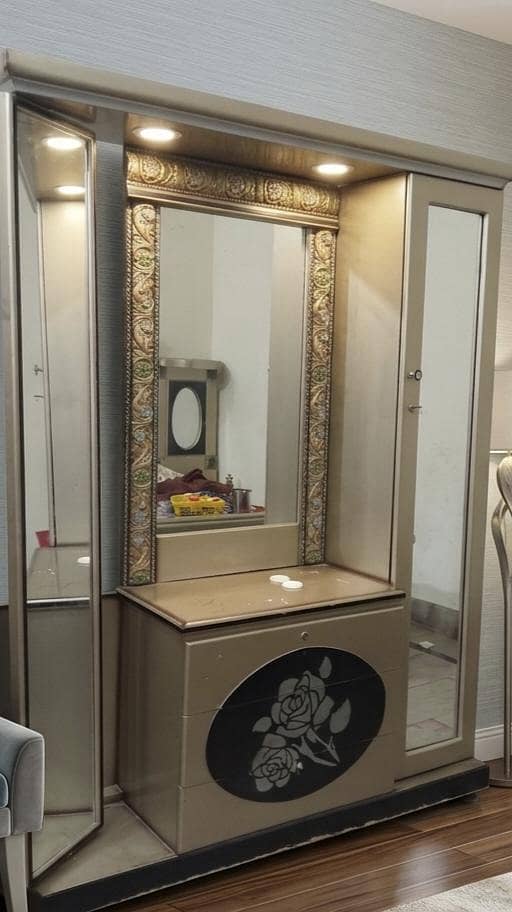 Dressing table and showcase 1