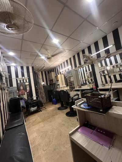 Beauty parlour full setup available for rent in gulzar e hijri