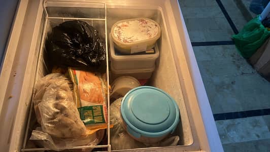 Double door refrigerator