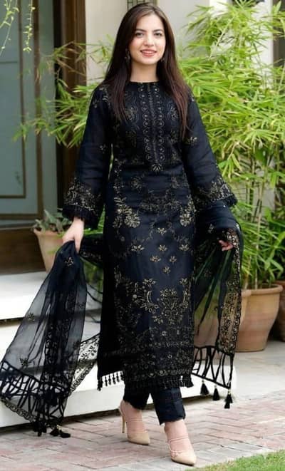 lown embroidered with chiffon dupatta unstitched 3pc