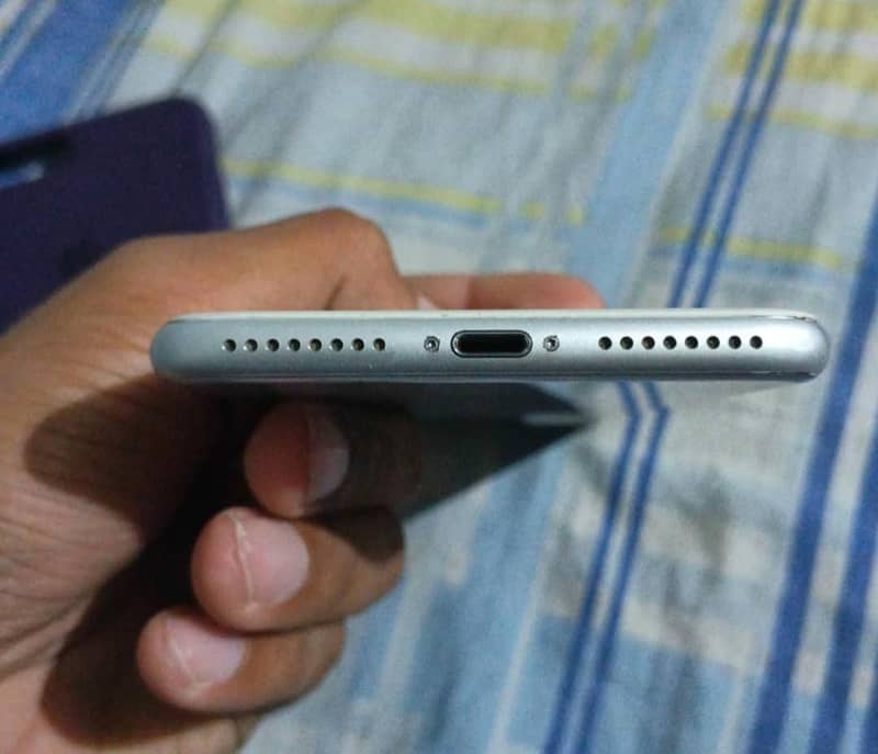 Apple iPhone 8 Plus 3