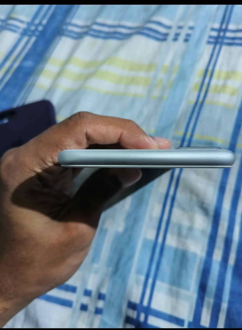 Apple iPhone 8 Plus 4