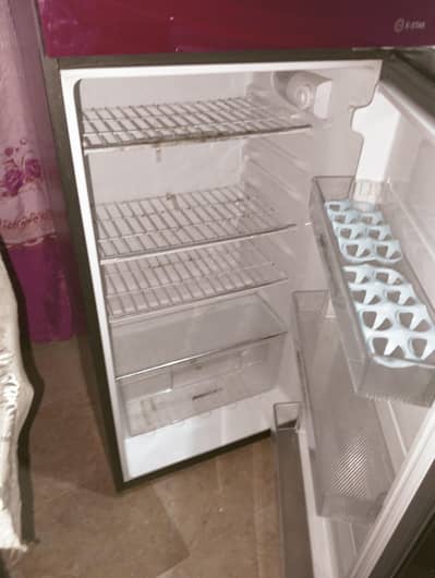 Seeling my home used fridge only 1 month use condition like new
