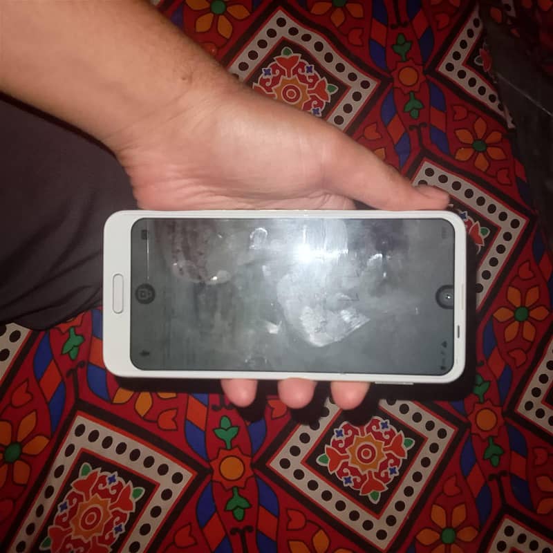 Sharp Aquos R2 0