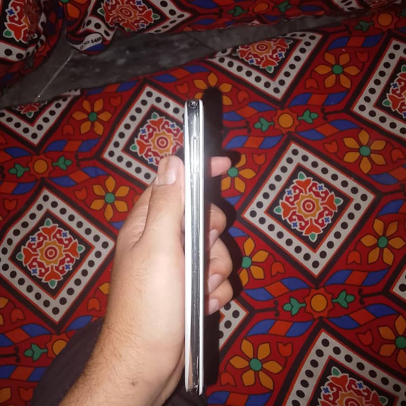 Sharp Aquos R2 2