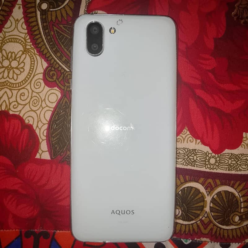 Sharp Aquos R2 3