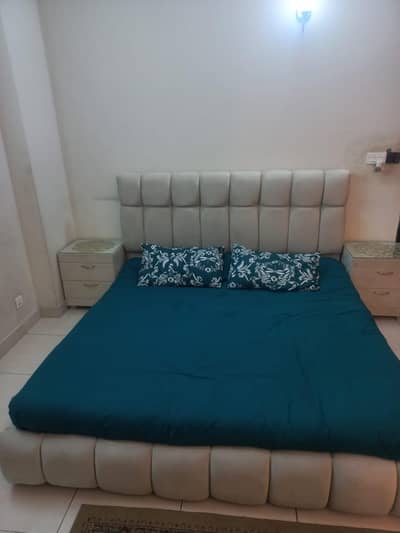 BED WITH SIDE DRESSING TABLE ON VERY CHEAP RATE