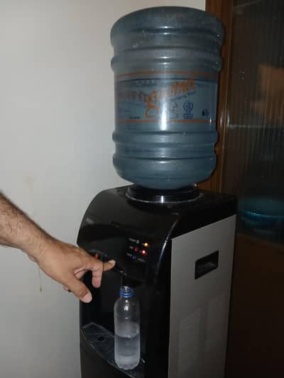 Beautiful Black Dispenser+Mini Fridge Working V. Good