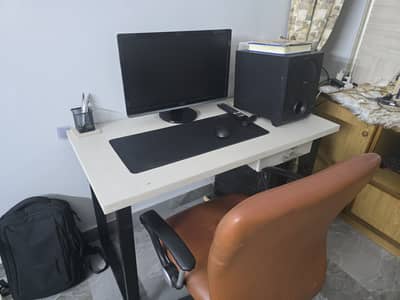 Desktop + Table and Chair