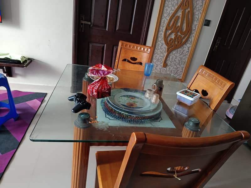 Dining table 0