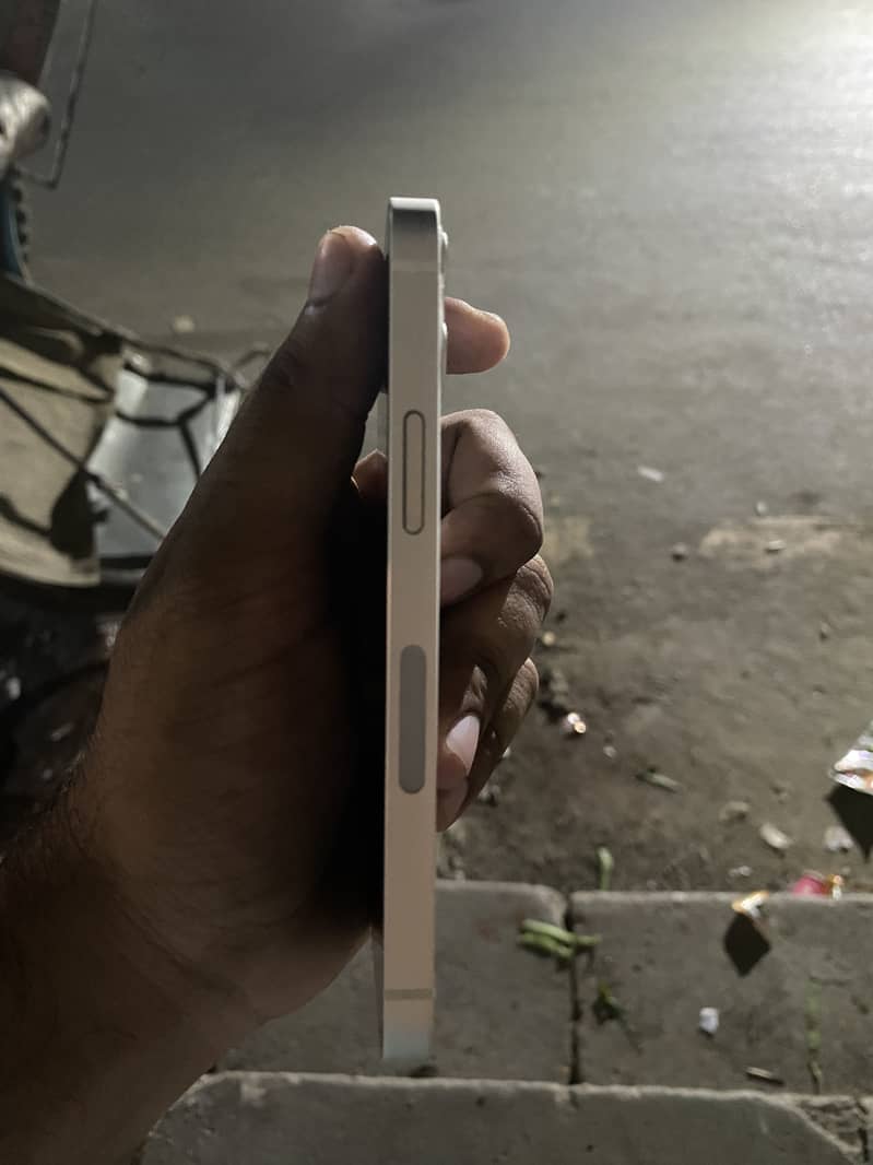Apple iPhone 12 mini 3