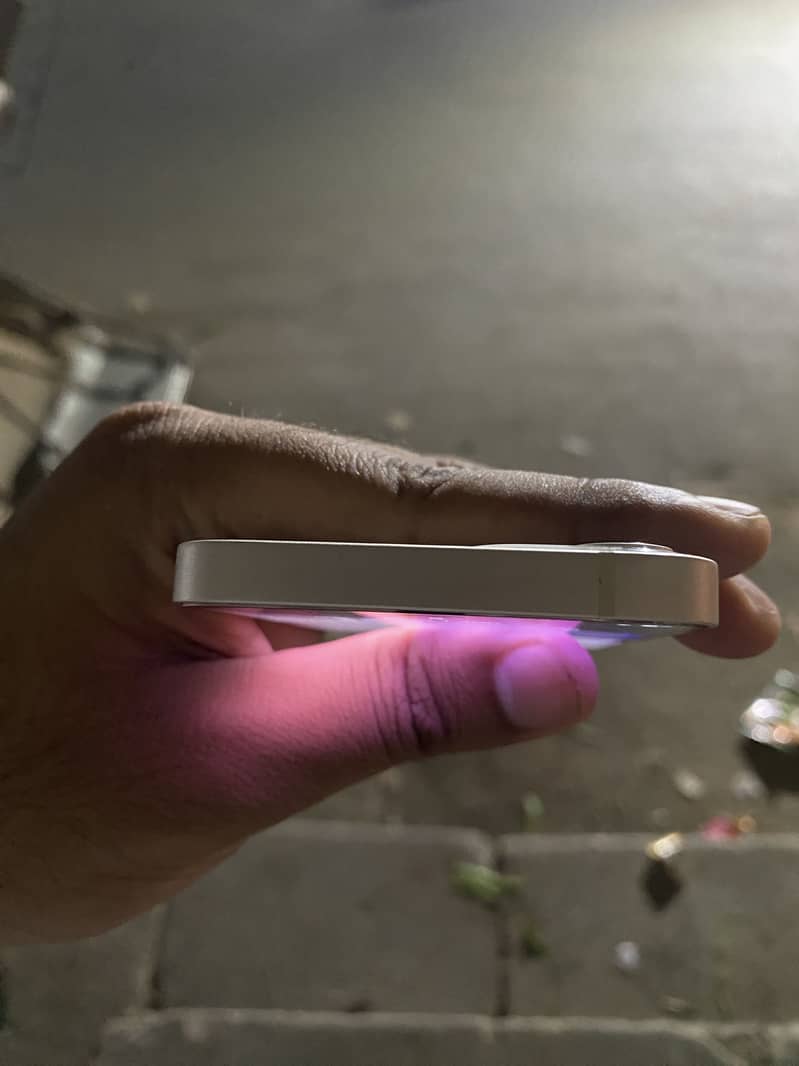 Apple iPhone 12 mini 4