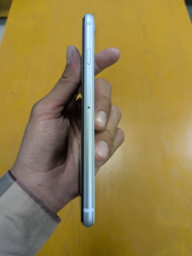 Apple iPhone SE 3