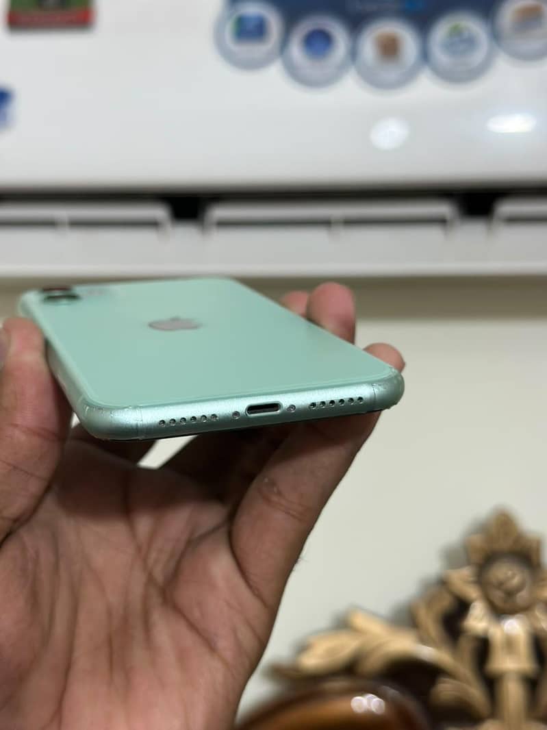 Apple iPhone 11 3
