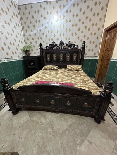 Bed Chinioti, With Side Tables