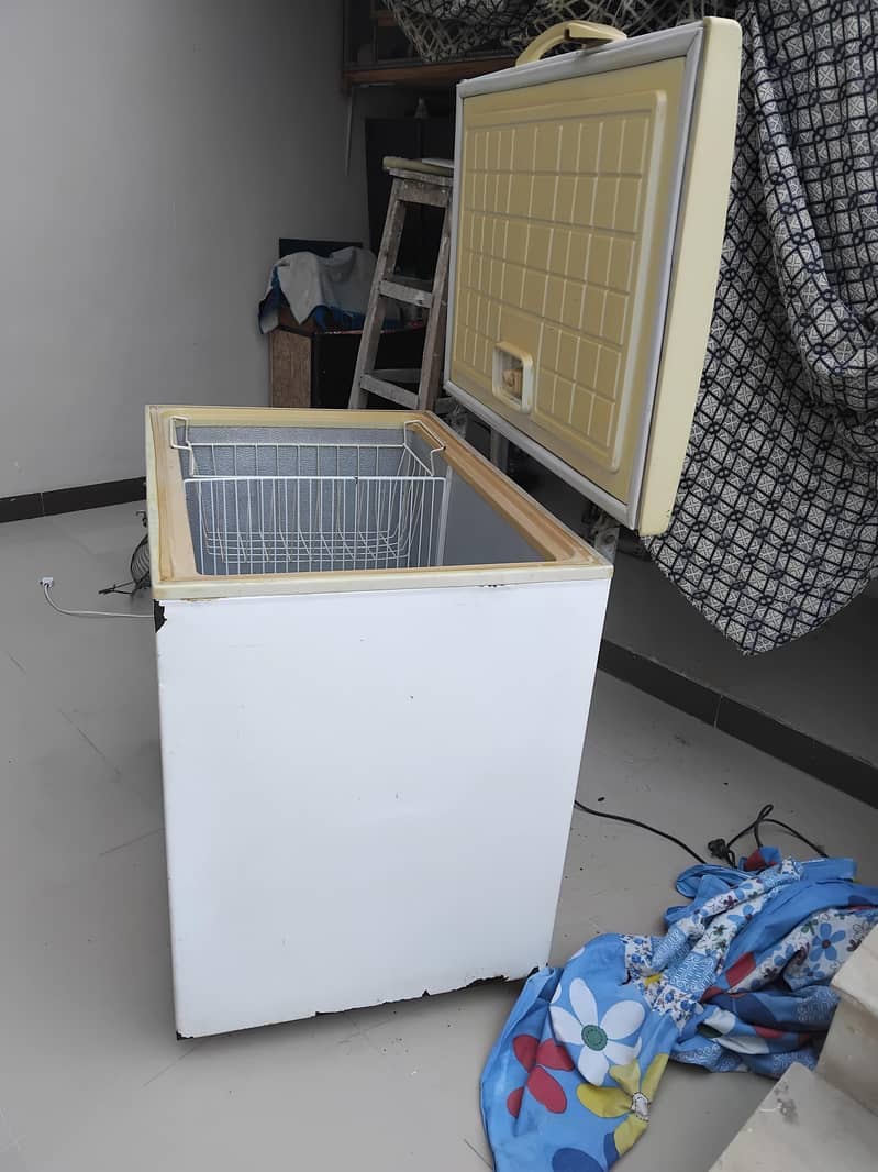 Deep freezer Medium sized 2