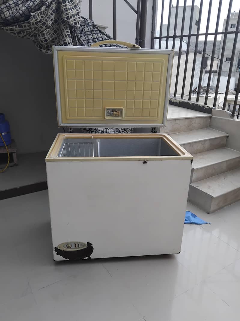 Deep freezer Medium sized 3