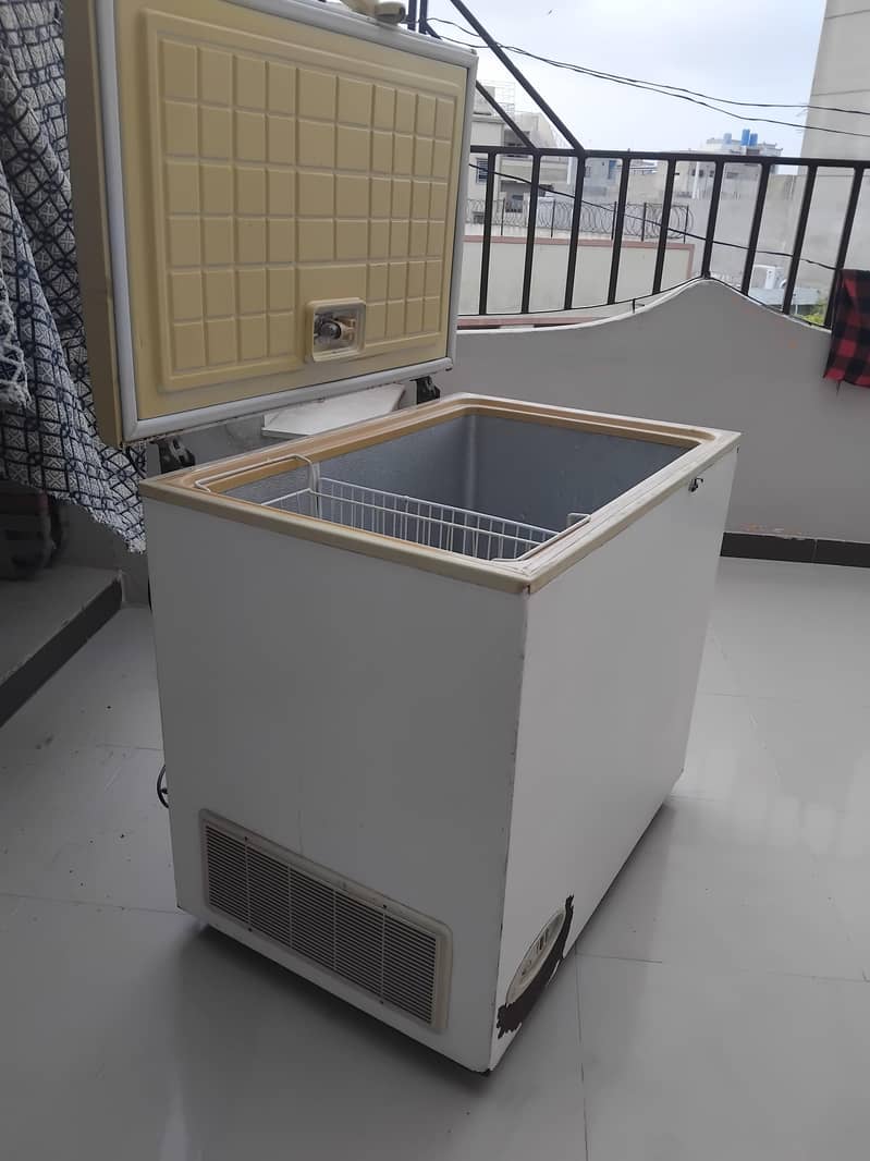 Deep freezer Medium sized 4