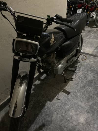 HONDA CG 125 “MODEL 2025” January 6,(Black) Tanki Tapy Bhi Orilagy hai
