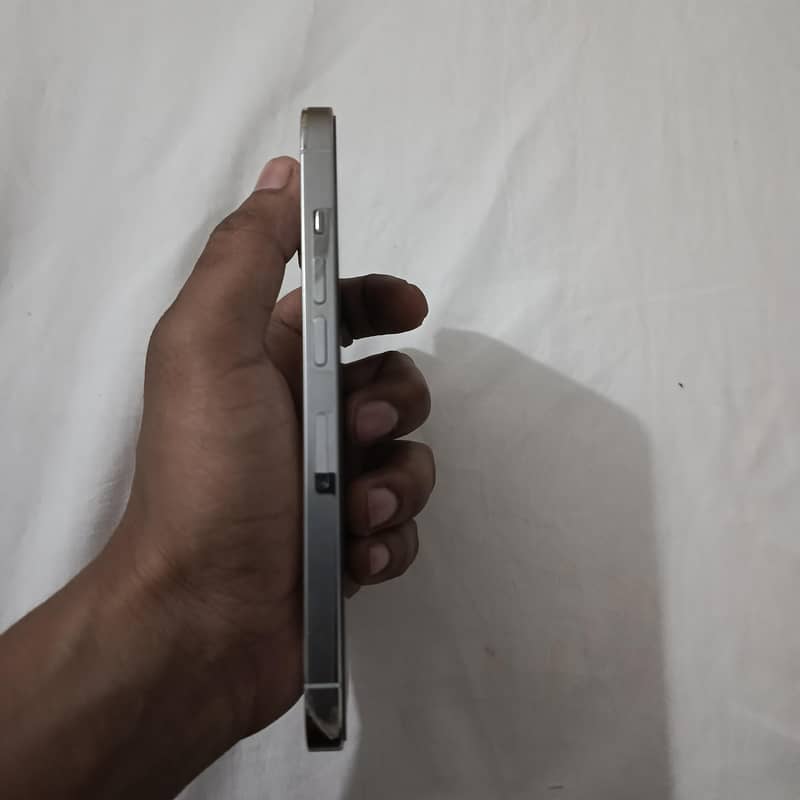 Apple iPhone 13 Pro 3