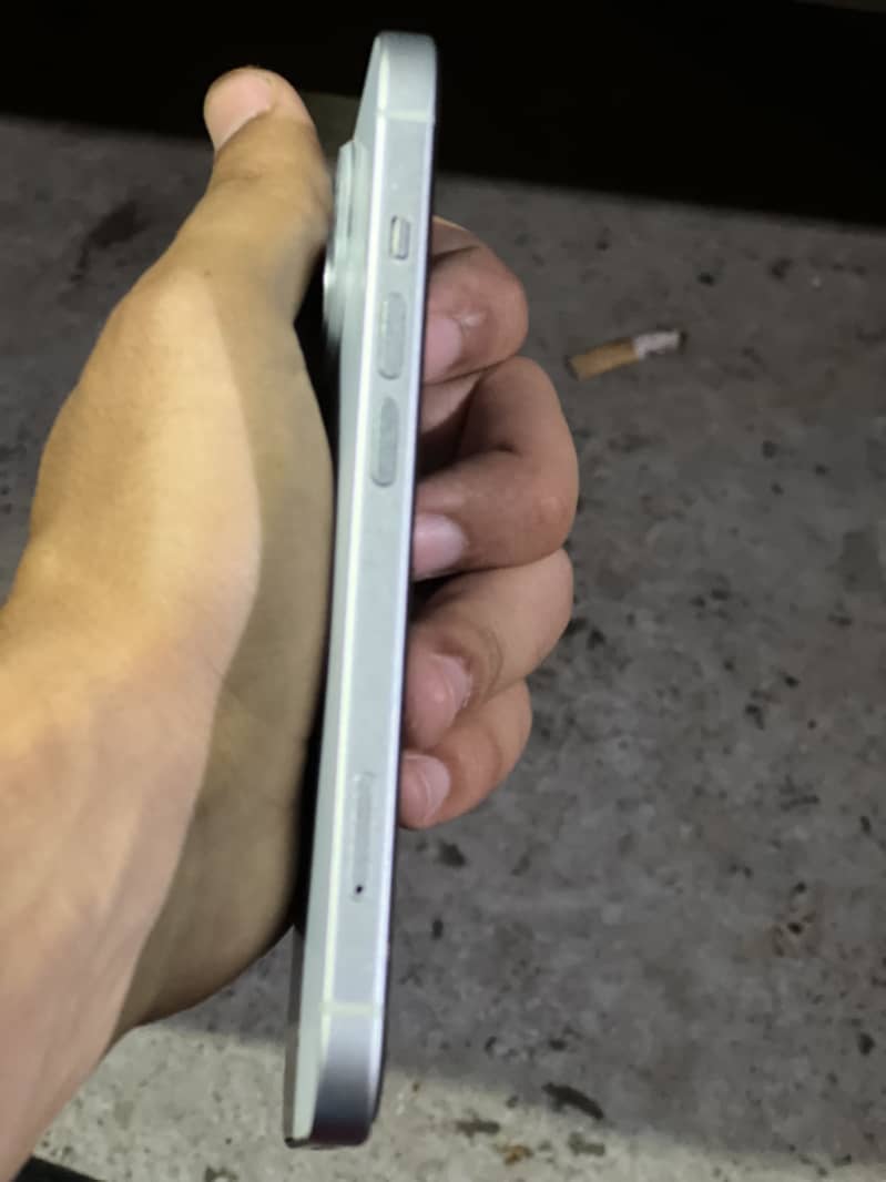 Apple iPhone 15 2