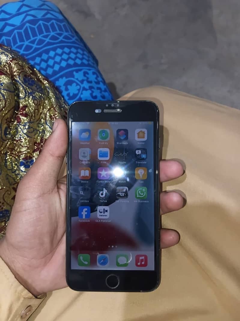 Apple iPhone 7 Plus 1