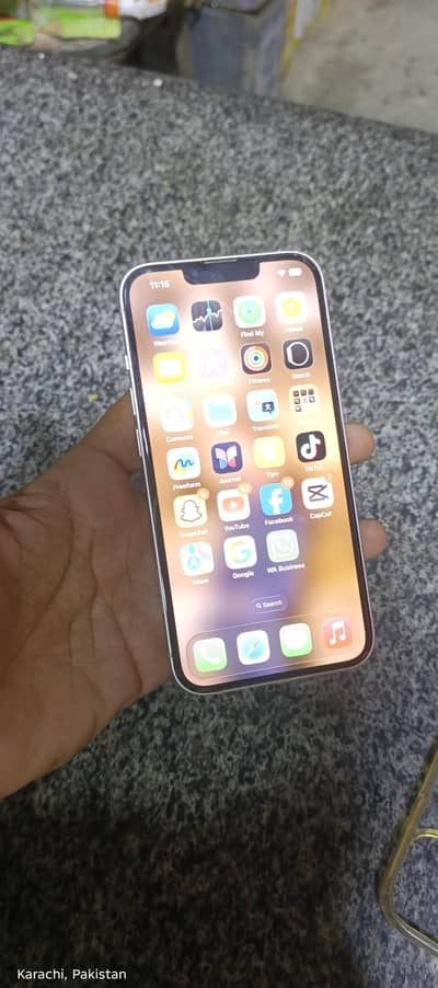 Apple iPhone 13
