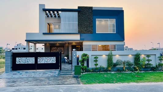 1 Kanal Beautiful house available for sale