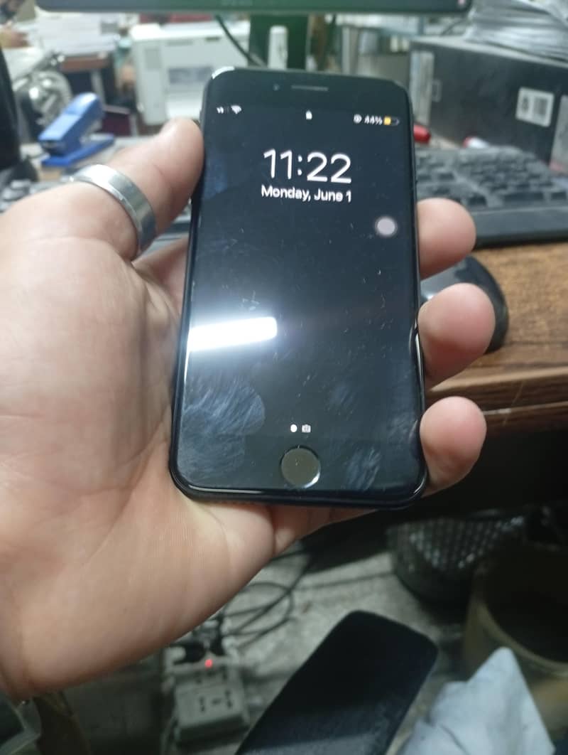 Apple iPhone 7 0