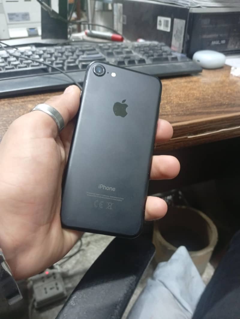 Apple iPhone 7 1
