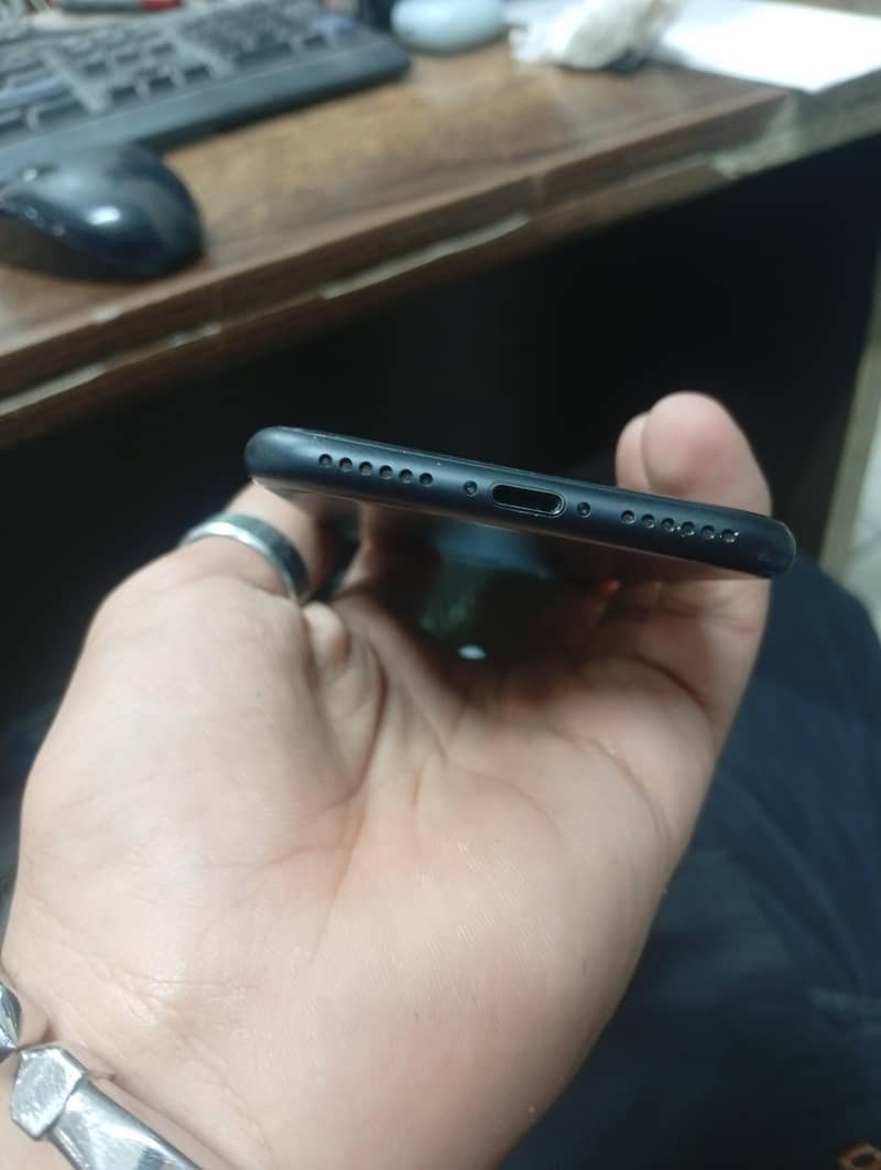 Apple iPhone 7 2