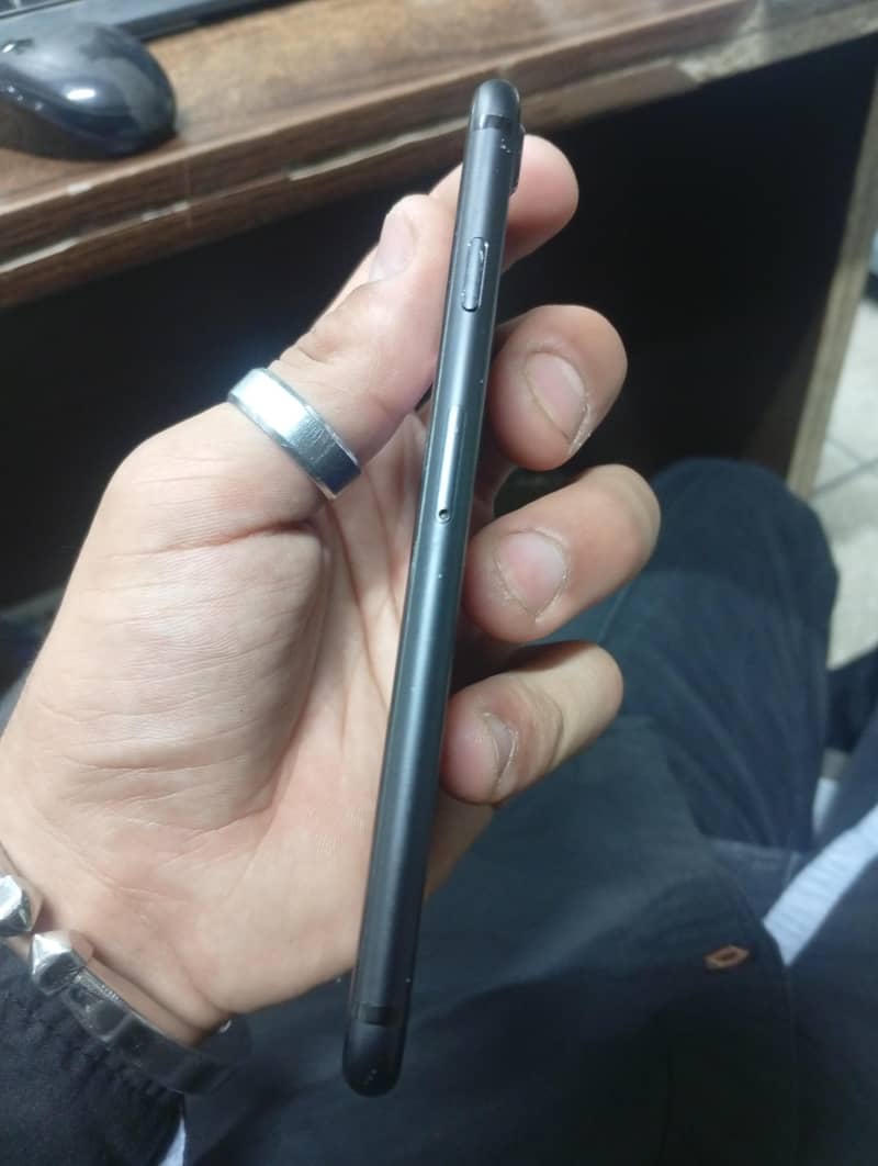 Apple iPhone 7 3