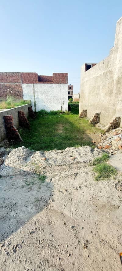 7 MARLA PLOT ( Houses constructed nearby plot)