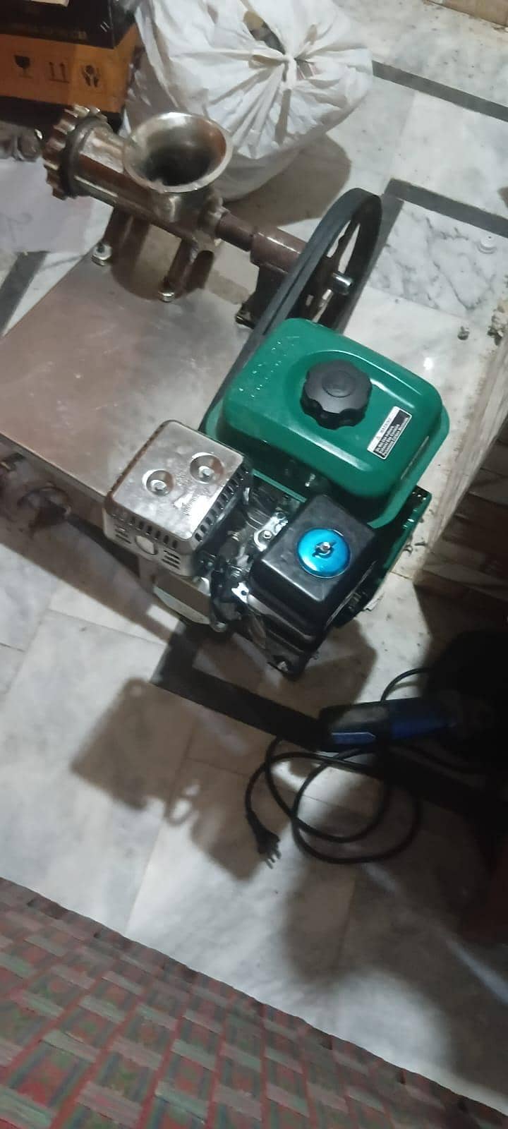 Qeema machine with pump engine 1