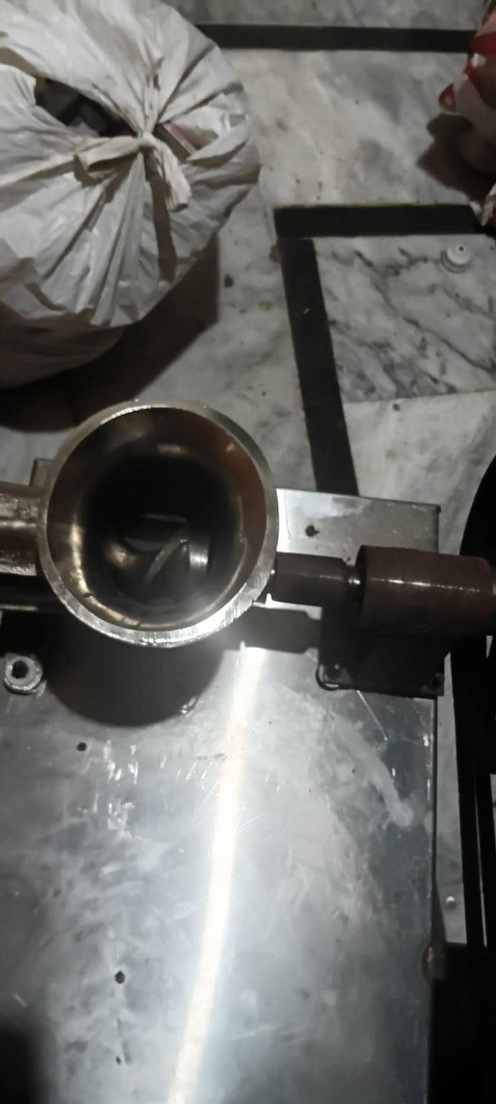 Qeema machine with pump engine 6