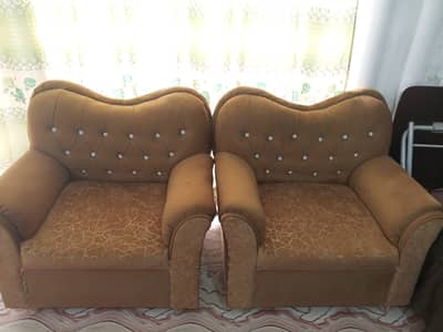 Neat and clean sofa set, comfortable,only used for 15 days ,5 seater