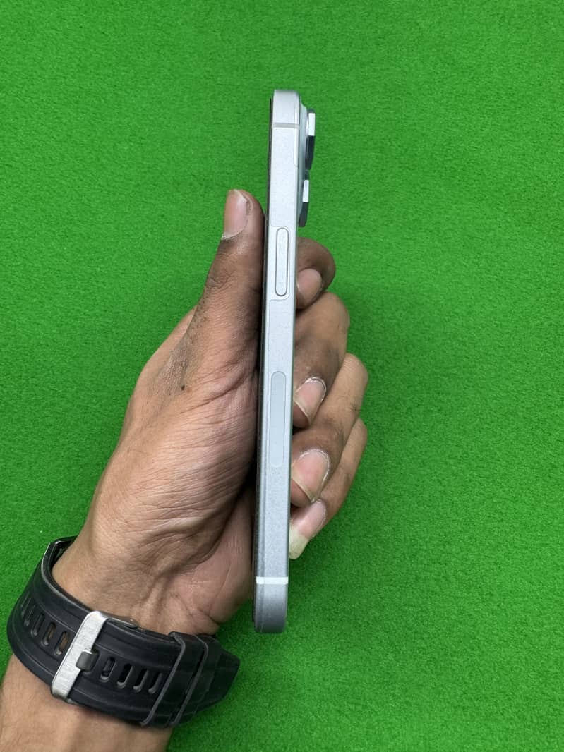 iPhone 15 light blue 4