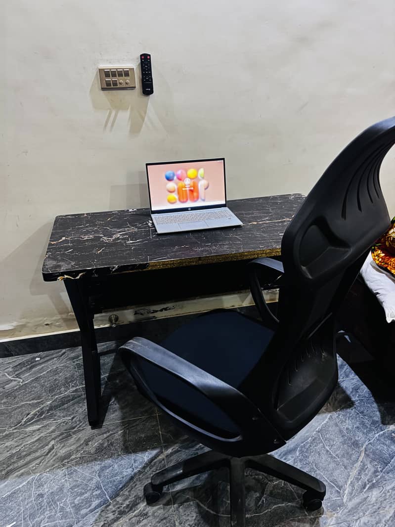 Study Table / Computer Desk with Drawer – 8/10 Condition 2