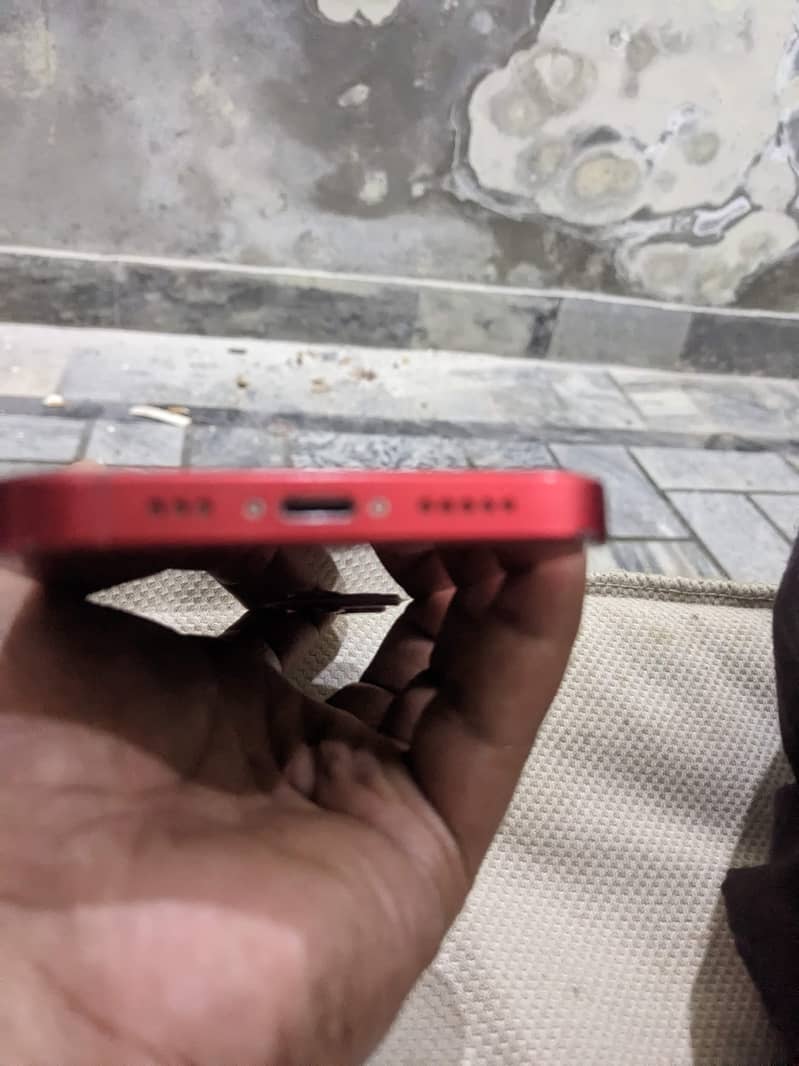 Apple iPhone 13 5