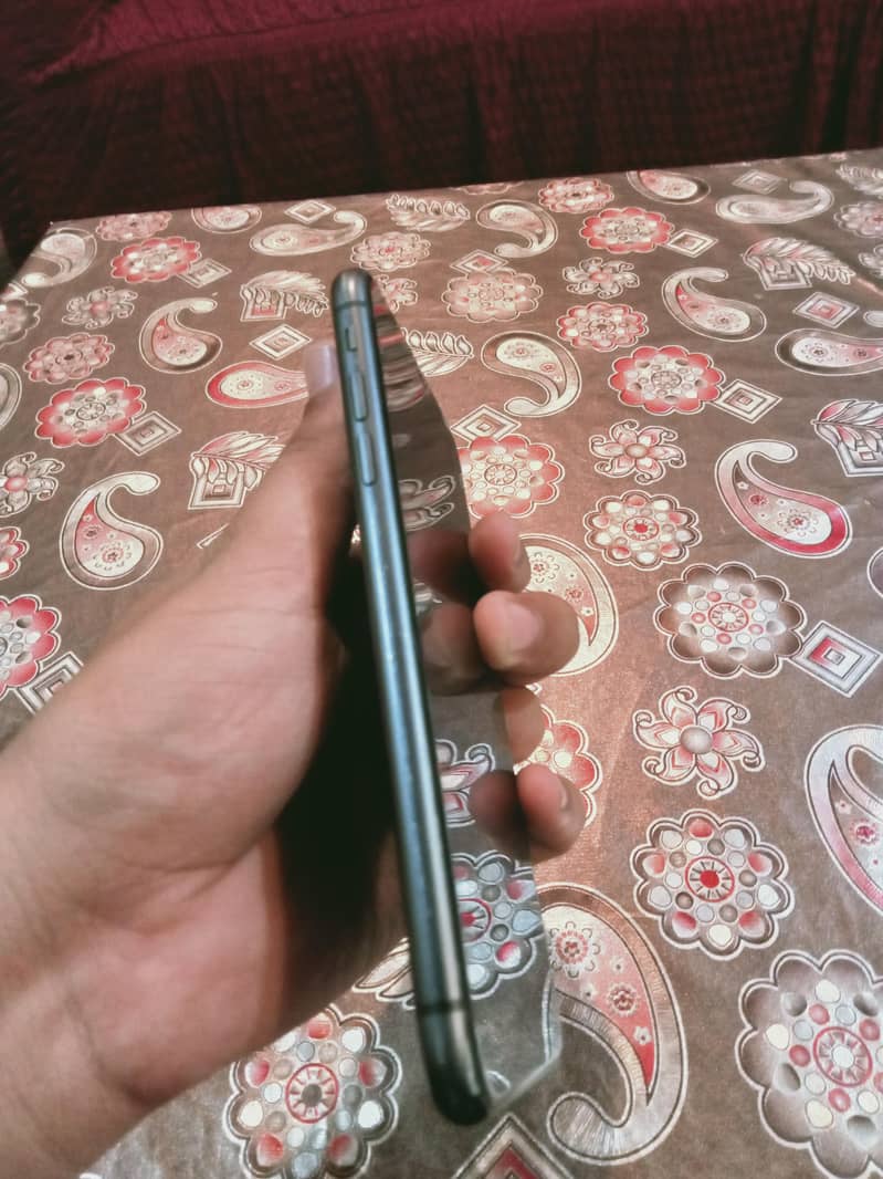 Apple iPhone 11 3