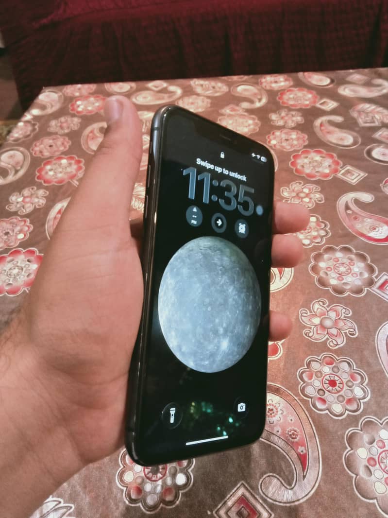 Apple iPhone 11 4