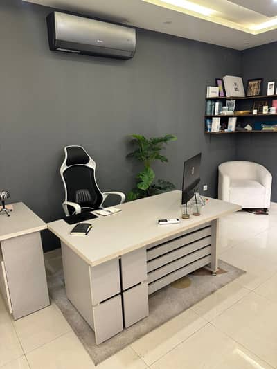 L SHAPE OFFICE TABLE NEAT AND CLEAN
