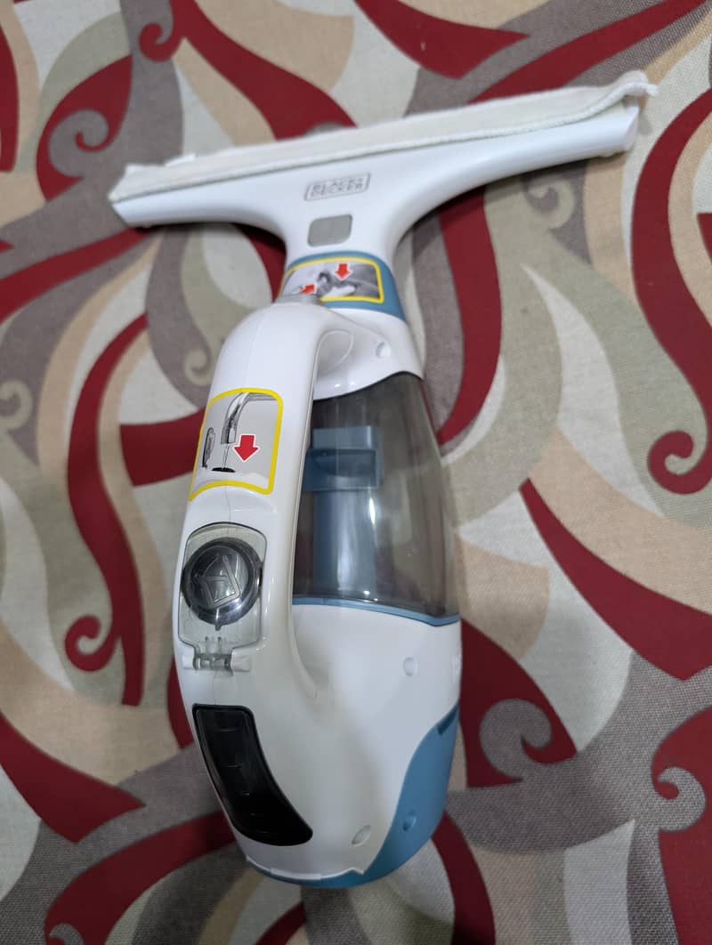 Black plus decker  window cleaner. 3