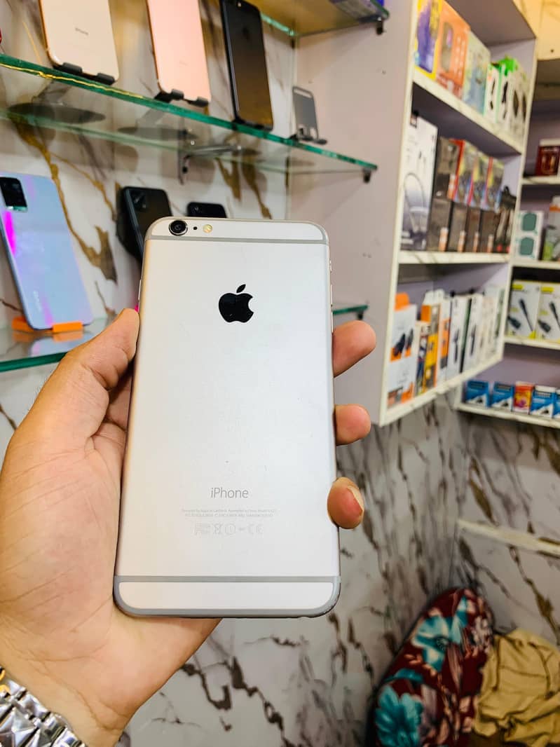 Apple iPhone 6 Plus 0