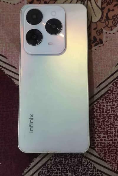 Infinix Hot 40 Pro sirf panel damage hai, 8/256 location attock