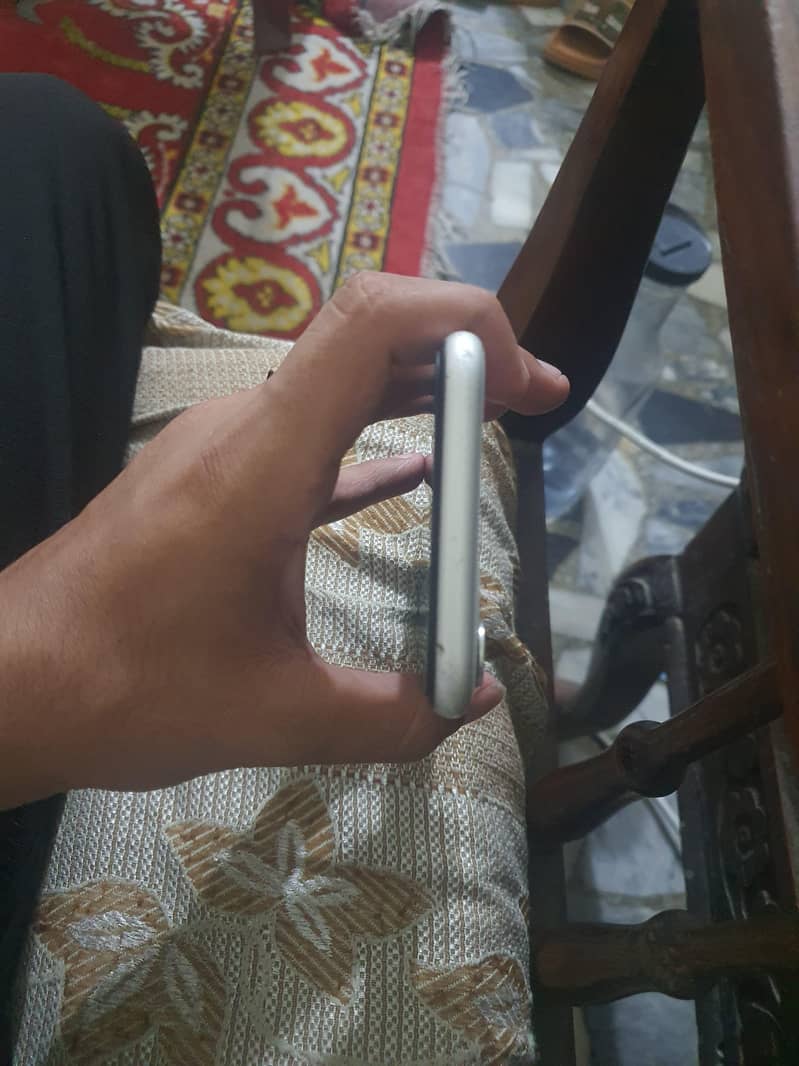 iPhone 11 3