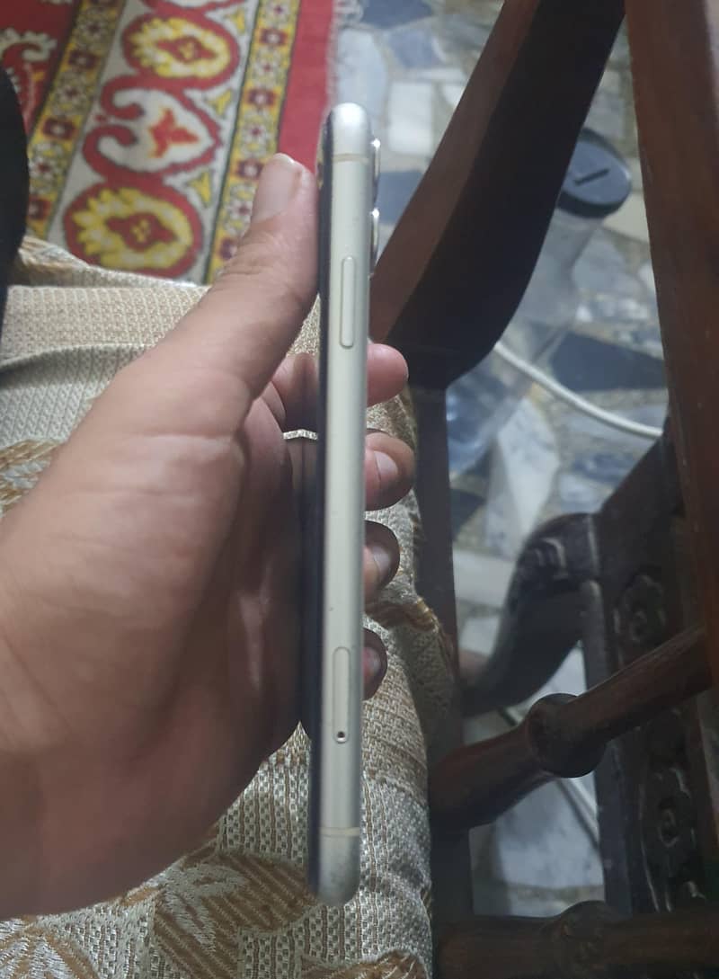 iPhone 11 5