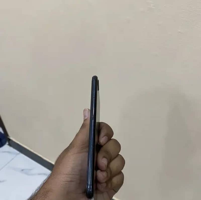 Apple iPhone 7 Plus 1