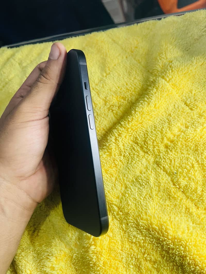 Apple iPhone 15 2